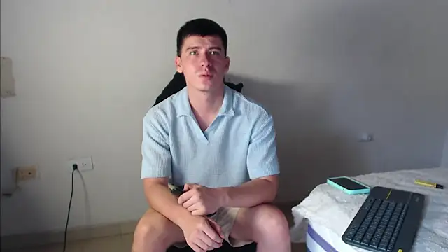 Snapshot of harry_greg21 chatting on 11-15-25, 02:13 harry greg21 online show from 11-15-25, 02:13