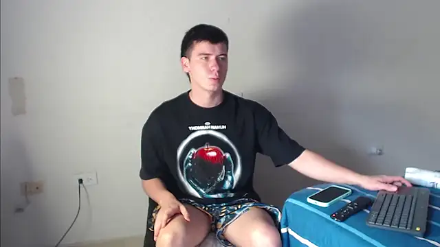 Snapshot of harry_greg21 chatting on 11-17-25, 01:06 harry greg21 online show from 11-17-25, 01:06