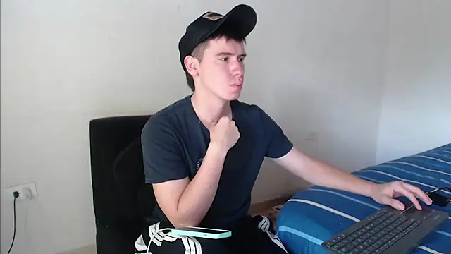 Snapshot of harry_greg21 chatting on 11-18-25, 02:32 harry greg21 online show from 11-18-25, 02:32