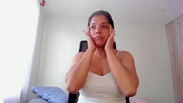 Snapshot of Sweetdreamses_ chatting on 03-06-26, 02:02 Sweetdreamses online show from 03-06-26, 02:02