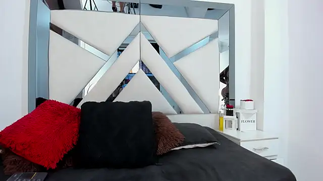 katherineFostel online show from 11-18-25, 06:01