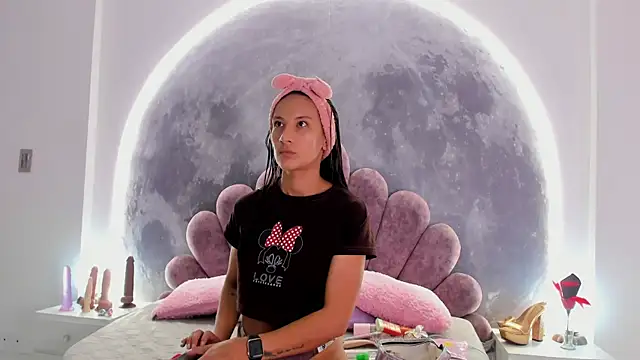 Snapshot of Valeria_Fitness chatting on 02-18-26, 07:43 Valeria Fitness online show from 02-18-26, 07:43