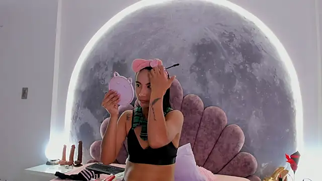 Snapshot of Valeria_Fitness chatting on 02-25-26, 07:56 Valeria Fitness online show from 02-25-26, 07:56