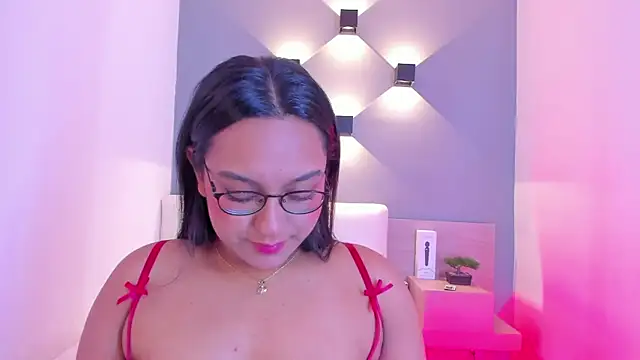 Snapshot of ellamontoya chatting on 01-13-25, 04:39 ellamontoya online show from 01-13-25, 04:39