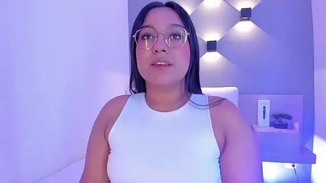 Snapshot of ellamontoya chatting on 01-28-25, 04:39 ellamontoya online show from 01-28-25, 04:39
