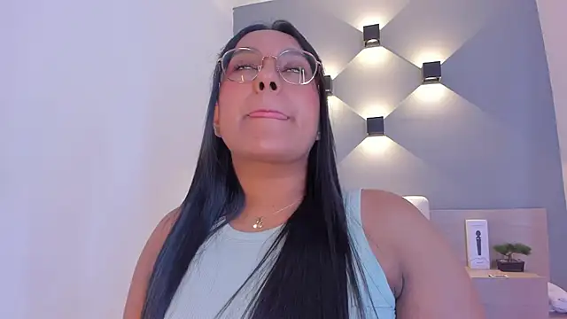 Snapshot of ellamontoya chatting on 02-06-25, 04:31 ellamontoya online show from 02-06-25, 04:31
