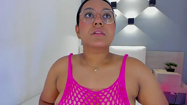 Snapshot of ellamontoya chatting on 02-13-25, 04:22 ellamontoya online show from 02-13-25, 04:22