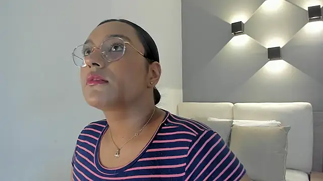 Snapshot of ellamontoya chatting on 09-30-25, 02:00 ellamontoya online show from 09-30-25, 02:00