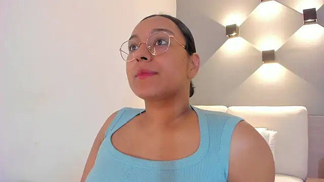 Snapshot of ellamontoya chatting on 10-18-25, 10:49 ellamontoya online show from 10-18-25, 10:49
