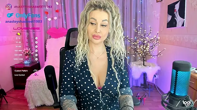 Snapshot of your_wild_amazon_forever chatting on 02-04-25, 06:17 your wild amazon forever online show from 02-04-25, 06:17