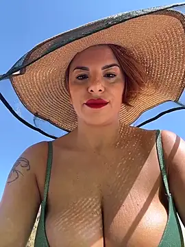 Snapshot of Selvaggia_official83 chatting on 02-22-26, 11:53 Selvaggia official83 online show from 02-22-26, 11:53