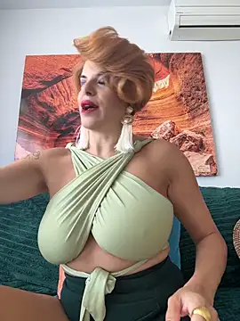 Snapshot of Selvaggia_official83 chatting on 03-03-26, 11:05 Selvaggia official83 online show from 03-03-26, 11:05