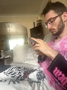 Snapshot of EE123458 chatting on 09-12-25, 01:11 EE123458 online show from 09-12-25, 01:11