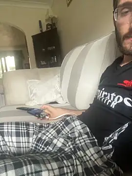 Snapshot of EE123458 chatting on 10-03-25, 12:46 EE123458 online show from 10-03-25, 12:46