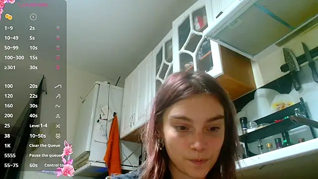 Snapshot of Sophie_Bell chatting on 12-04-24, 10:19 Sophie Bell online show from 12-04-24, 10:19