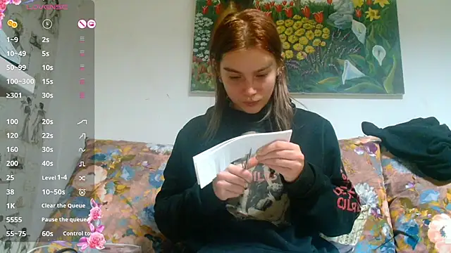 Snapshot of Sophie_Bell chatting on 12-20-24, 08:12 Sophie Bell online show from 12-20-24, 08:12