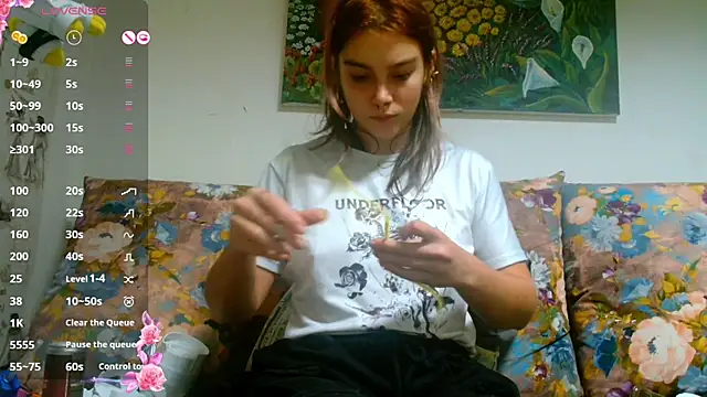 Snapshot of Sophie_Bell chatting on 12-26-24, 07:38 Sophie Bell online show from 12-26-24, 07:38