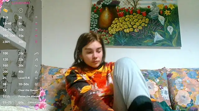 Snapshot of Sophie_Bell chatting on 01-04-25, 07:23 Sophie Bell online show from 01-04-25, 07:23