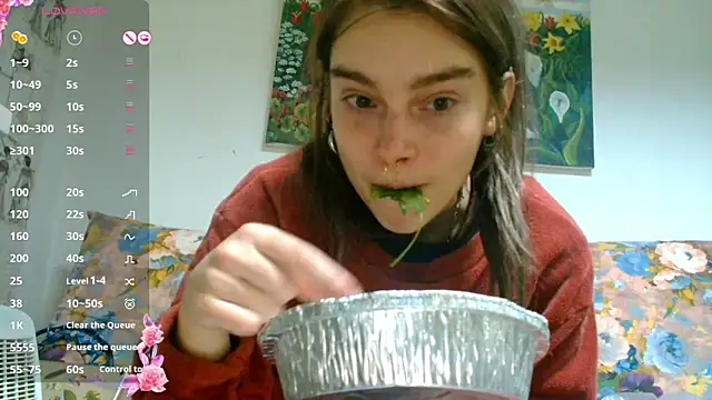 Snapshot of Sophie_Bell chatting on 01-08-25, 08:50 Sophie Bell online show from 01-08-25, 08:50