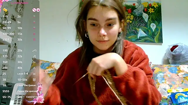 Snapshot of Sophie_Bell chatting on 01-10-25, 08:59 Sophie Bell online show from 01-10-25, 08:59