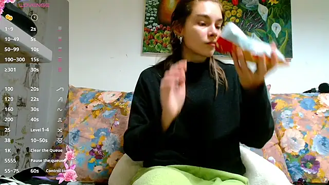 Snapshot of Sophie_Bell chatting on 01-17-25, 05:30 Sophie Bell online show from 01-17-25, 05:30