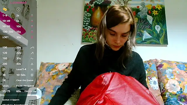 Snapshot of Sophie_Bell chatting on 01-19-25, 12:06 Sophie Bell online show from 01-19-25, 12:06