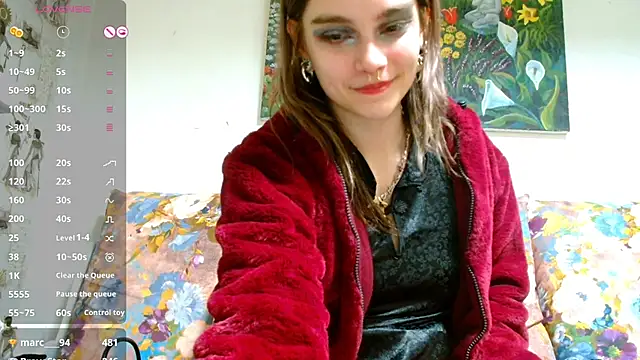 Snapshot of Sophie_Bell chatting on 01-19-25, 08:41 Sophie Bell online show from 01-19-25, 08:41