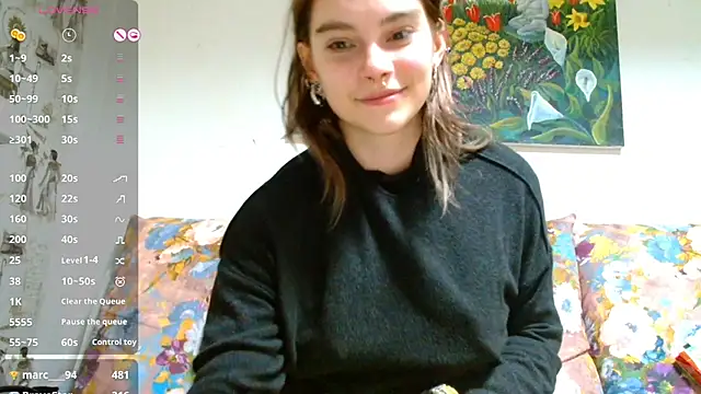 Snapshot of Sophie_Bell chatting on 01-19-25, 11:43 Sophie Bell online show from 01-19-25, 11:43
