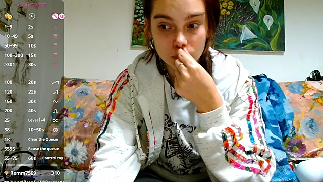 Snapshot of Sophie_Bell chatting on 02-01-25, 09:19 Sophie Bell online show from 02-01-25, 09:19
