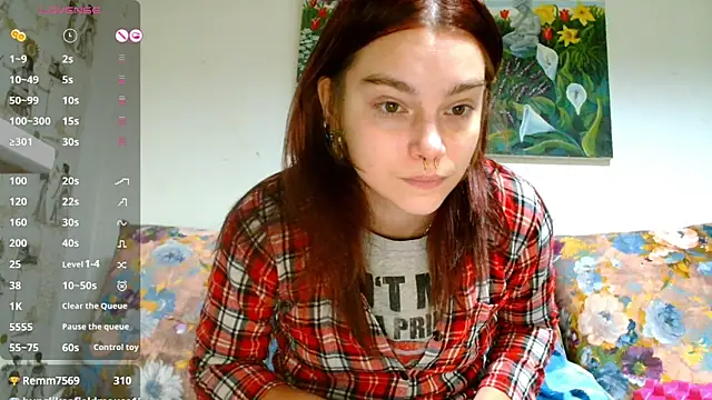 Snapshot of Sophie_Bell chatting on 02-07-25, 06:02 Sophie Bell online show from 02-07-25, 06:02
