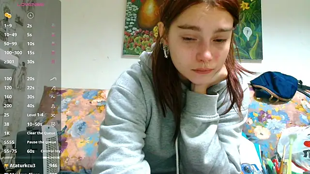 Snapshot of Sophie_Bell chatting on 02-14-25, 06:40 Sophie Bell online show from 02-14-25, 06:40