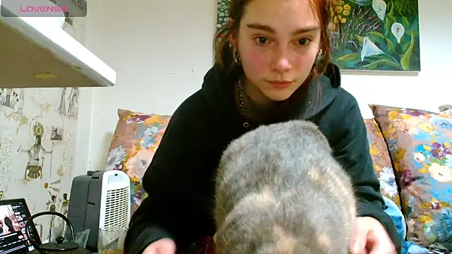 Snapshot of Sophie_Bell chatting on 02-19-25, 04:44 Sophie Bell online show from 02-19-25, 04:44