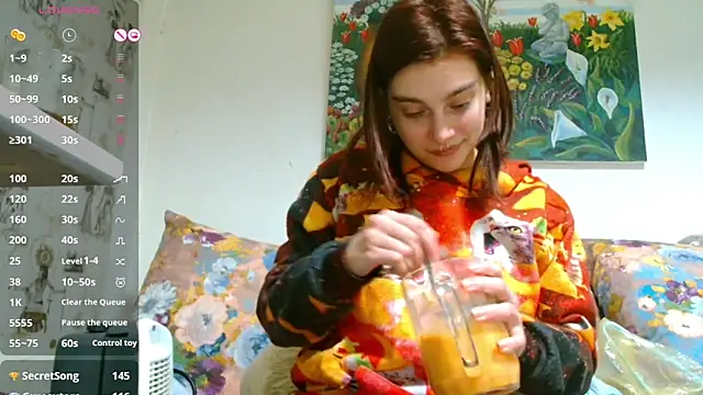 Snapshot of Sophie_Bell chatting on 02-20-25, 11:10 Sophie Bell online show from 02-20-25, 11:10