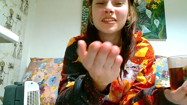 Snapshot of Sophie_Bell chatting on 02-21-25, 10:48 Sophie Bell online show from 02-21-25, 10:48