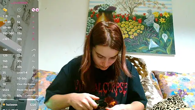Snapshot of Sophie_Bell chatting on 03-06-25, 05:11 Sophie Bell online show from 03-06-25, 05:11