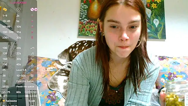 Snapshot of Sophie_Bell chatting on 03-06-25, 08:16 Sophie Bell online show from 03-06-25, 08:16