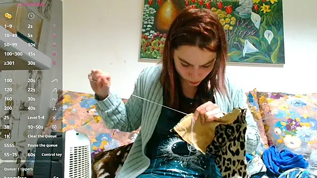 Snapshot of Sophie_Bell chatting on 03-07-25, 05:17 Sophie Bell online show from 03-07-25, 05:17
