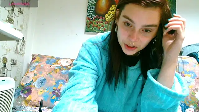Snapshot of Sophie_Bell chatting on 03-09-25, 09:25 Sophie Bell online show from 03-09-25, 09:25