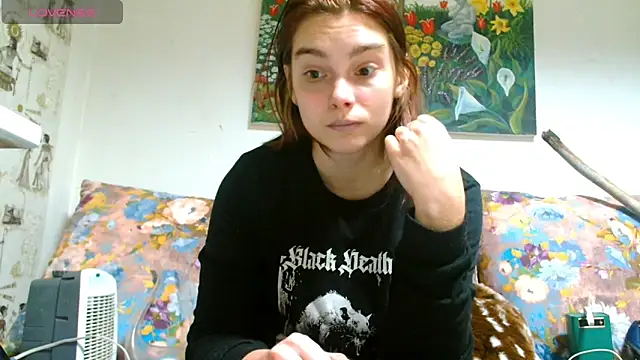 Snapshot of Sophie_Bell chatting on 03-14-25, 04:30 Sophie Bell online show from 03-14-25, 04:30