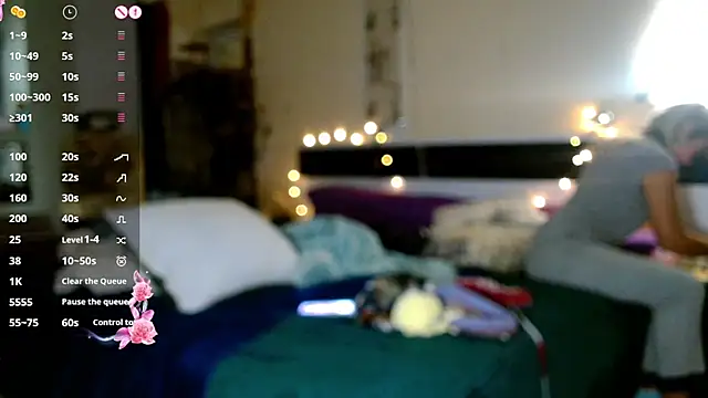 Snapshot of Sophie_Bell chatting on 09-11-25, 06:08 Sophie Bell online show from 09-11-25, 06:08