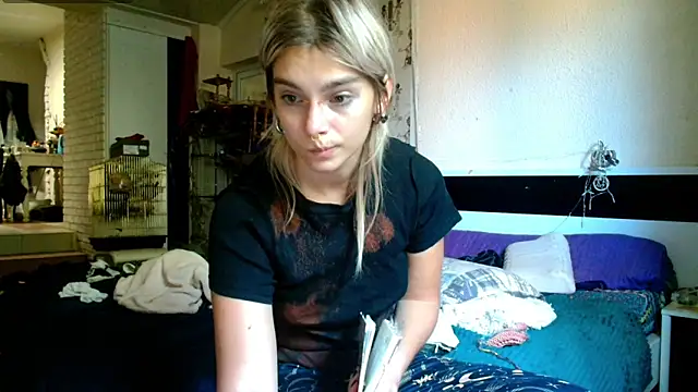 Snapshot of Sophie_Bell chatting on 09-13-25, 09:53 Sophie Bell online show from 09-13-25, 09:53