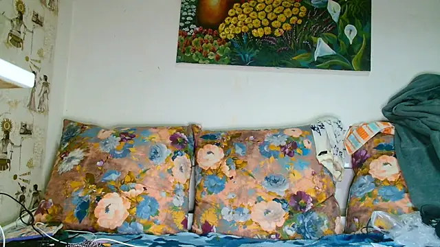Snapshot of Sophie_Bell chatting on 10-01-25, 04:46 Sophie Bell online show from 10-01-25, 04:46
