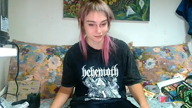 Snapshot of Sophie_Bell chatting on 10-19-25, 05:13 Sophie Bell online show from 10-19-25, 05:13