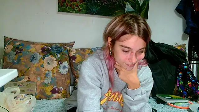 Sophie Bell online show from 10-22-25, 07:02