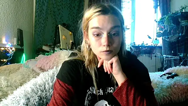 Snapshot of Sophie_Bell chatting on 05-01-26, 04:11 Sophie Bell online show from 05-01-26, 04:11