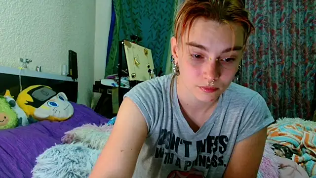 Snapshot of Sophie_Bell chatting on 05-22-26, 08:58 Sophie Bell online show from 05-22-26, 08:58