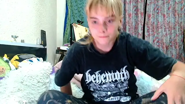 Snapshot of Sophie_Bell chatting on 05-25-26, 08:37 Sophie Bell online show from 05-25-26, 08:37