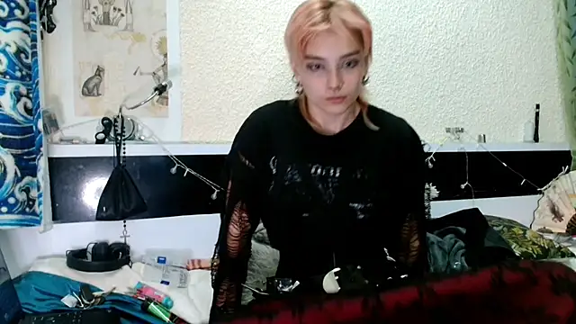 Snapshot of Sophie_Bell chatting on 06-07-26, 10:24 Sophie Bell online show from 06-07-26, 10:24