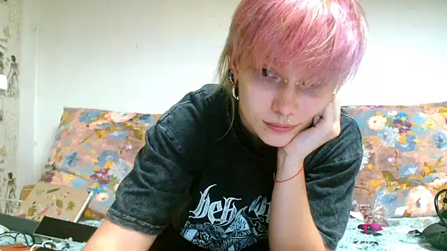 Snapshot of Sophie_Bell chatting on 06-13-26, 12:19 Sophie Bell online show from 06-13-26, 12:19