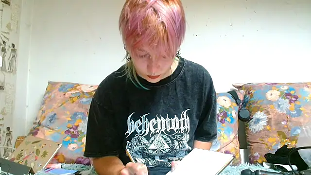 Snapshot of Sophie_Bell chatting on 06-13-26, 08:07 Sophie Bell online show from 06-13-26, 08:07